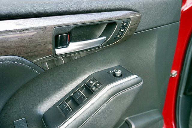 Used 2023 Toyota Highlander Limited FWD image 36