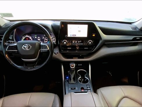 Used 2023 Toyota Highlander XLE image 15