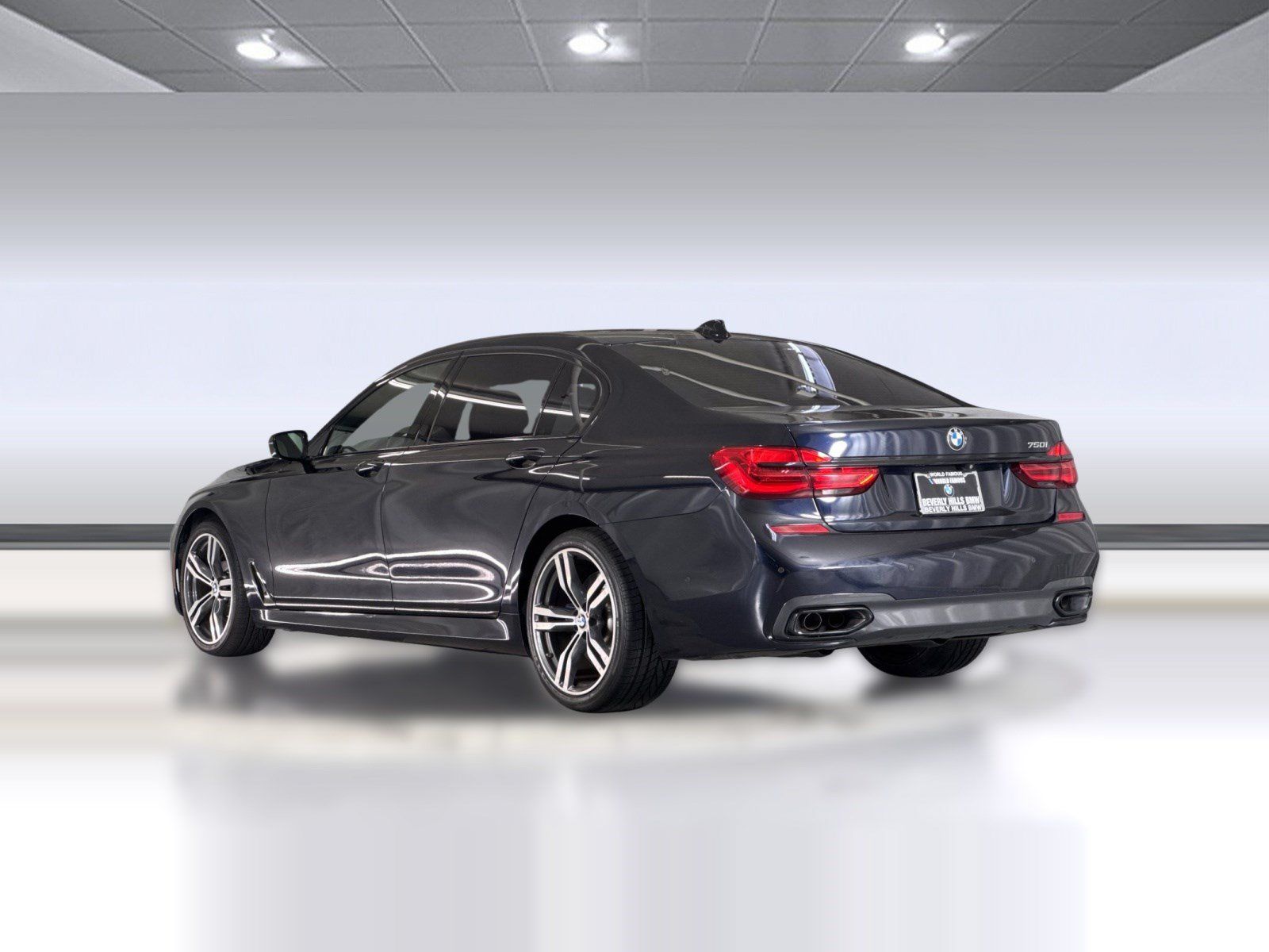 Used 2019 BMW 750i w/ Executive Package RWD image 3