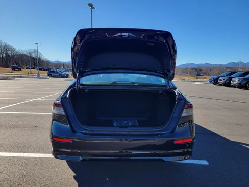 Used 2024 Honda Accord Touring image 11