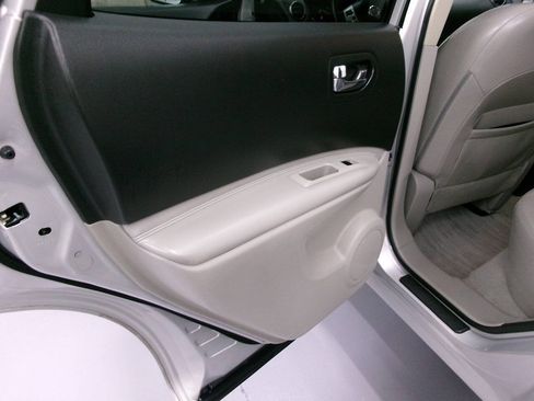 Used 2012 Nissan Rogue SL AWD/4WD image 25