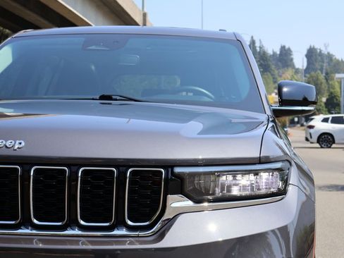 Used 2022 Jeep Grand Cherokee Limited AWD/4WD image 2