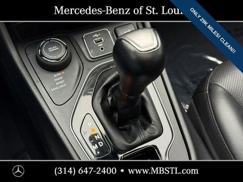 Used 2022 Jeep Cherokee Limited image 24