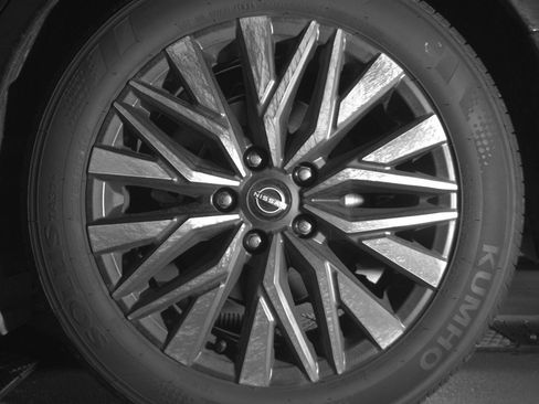 Used 2025 Nissan Altima 2.5 SV FWD image 14