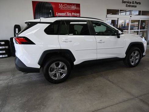 Used 2022 Toyota RAV4 XLE AWD/4WD image 5