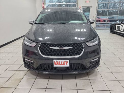 Used 2023 Chrysler Pacifica Limited image 12