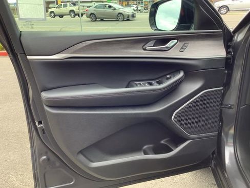 New 2026 Jeep Grand Cherokee Limited image 9