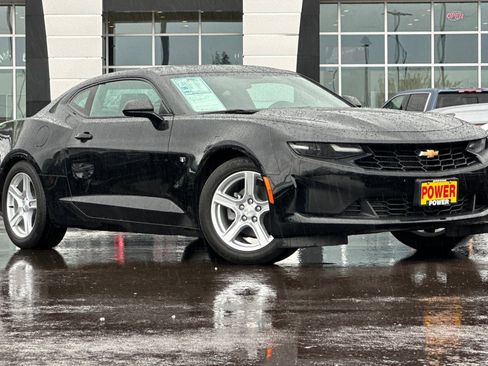 Used 2023 Chevrolet Camaro LT w/ Technology Package image 2