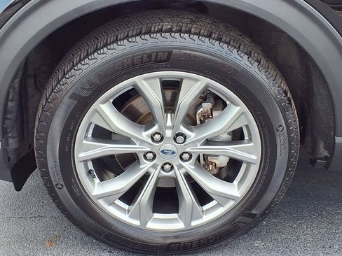 Used 2023 Ford Explorer XLT w/ Equipment Group 202A AWD/4WD image 30
