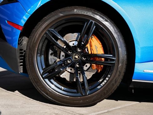 Used 2020 Lamborghini Huracan EVO image 15