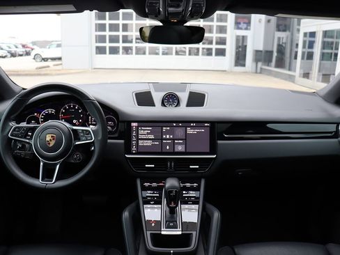 Used 2021 Porsche Cayenne Coupe image 11