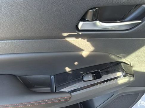 New 2025 Nissan Altima 2.5 SR image 14