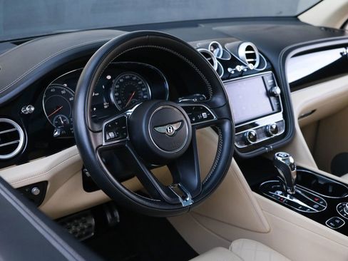Used 2018 Bentley Bentayga image 25
