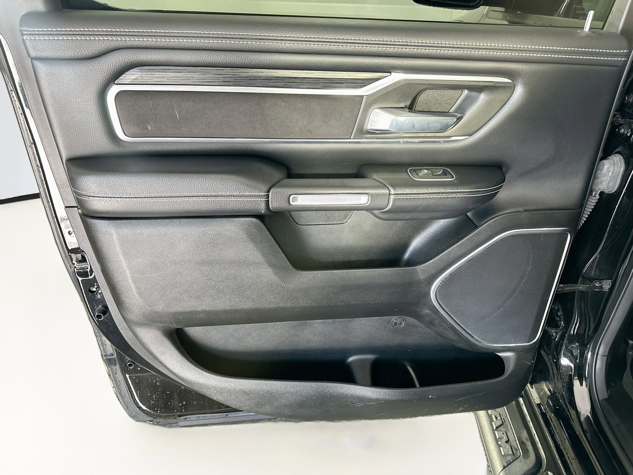 Used 2023 RAM 1500 Laramie AWD/4WD image 26