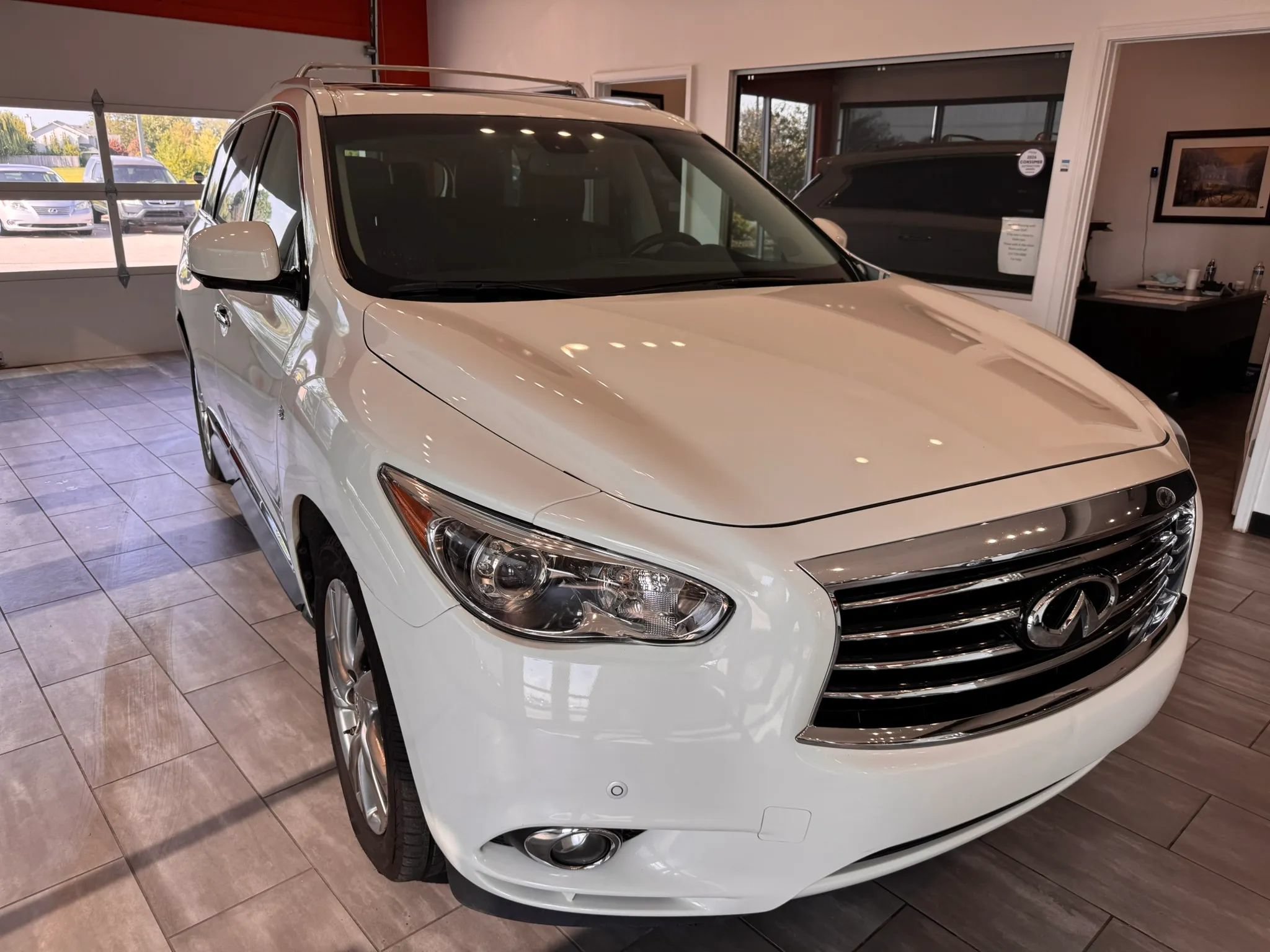 Used 2014 INFINITI QX60 FWD w/ Deluxe Touring Package image 2