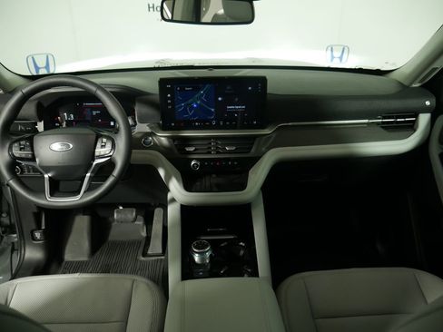 Used 2025 Ford Explorer Platinum w/ LUX Leather Package image 16