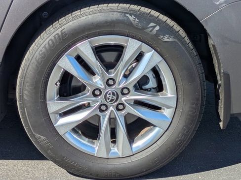 Used 2022 Toyota Sienna Limited image 13