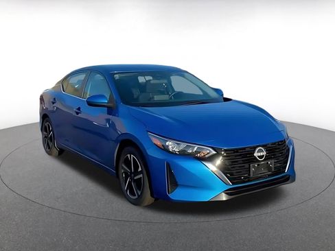 Used 2024 Nissan Sentra SV image 3