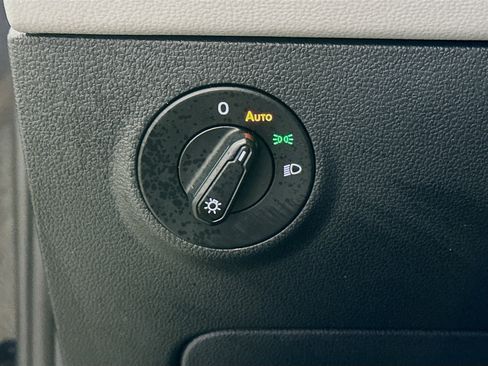 Used 2024 Volkswagen Taos SE image 17