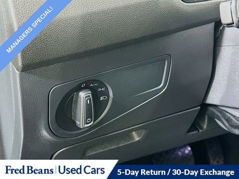 Used 2023 Volkswagen Tiguan SE image 11