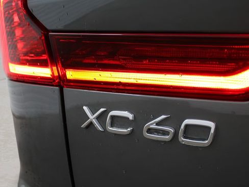 Used 2026 Volvo XC60 T8 Ultra w/ Protection Package Premier AWD/4WD image 32