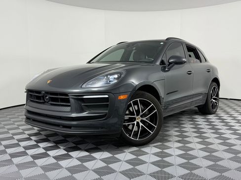 Used 2024 Porsche Macan image 1