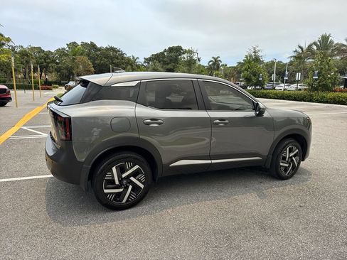 Used 2025 Nissan Kicks SV FWD image 4