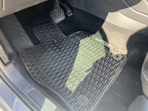 Certified 2023 Volkswagen Taos SE image 15