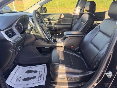 Used 2023 GMC Acadia SLT image 18