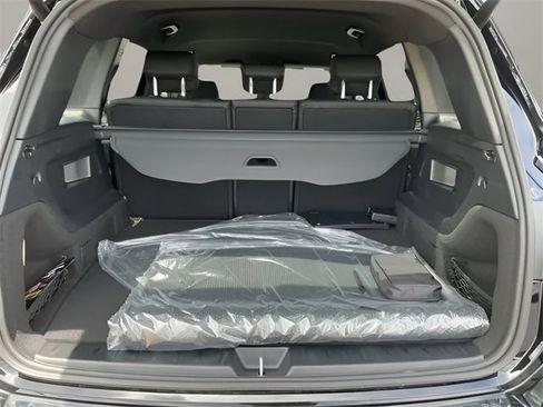 New 2025 Mercedes-Benz GLB 250 image 18