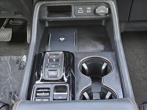 Used 2024 Honda Pilot TrailSport image 12