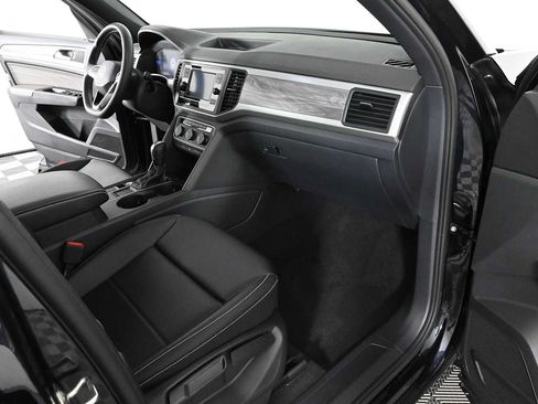 Certified 2023 Volkswagen Atlas Cross Sport SE FWD image 8