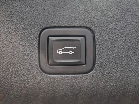Used 2021 GMC Yukon Denali w/ Denali Ultimate Package AWD/4WD image 18