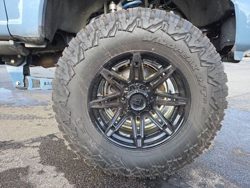 Used 2023 Ford F250 Lariat w/ Sport Appearance Package image 11