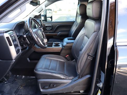 Used 2018 GMC Sierra 3500 Denali w/ Duramax Plus Package image 17