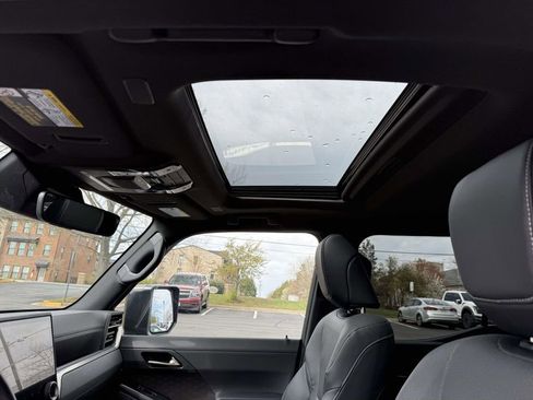 Used 2024 Lexus GX 550 w/ Accessory Package (2T) image 21