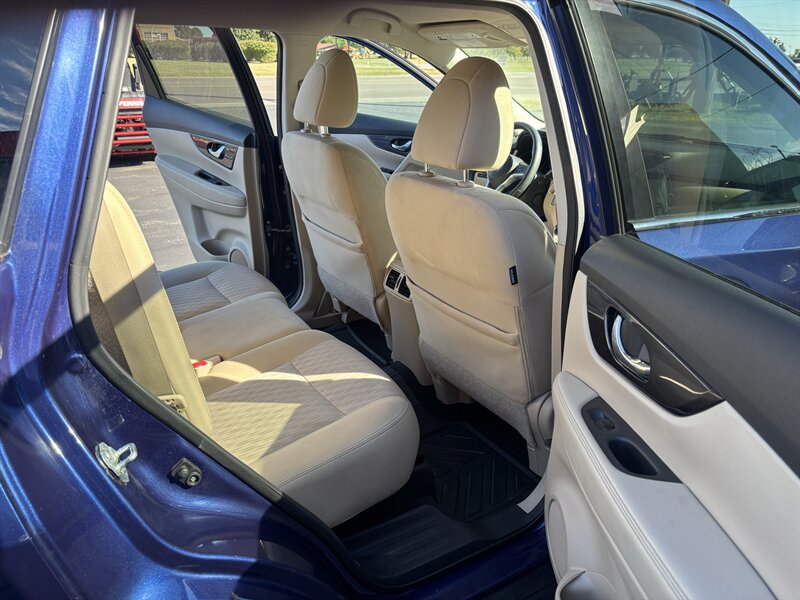 Used 2018 Nissan Rogue SV AWD/4WD image 14