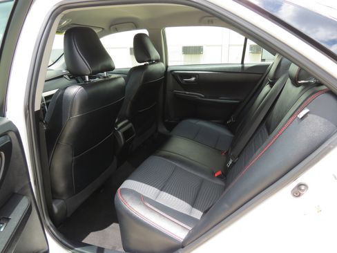 Used 2015 Toyota Camry SE FWD image 23
