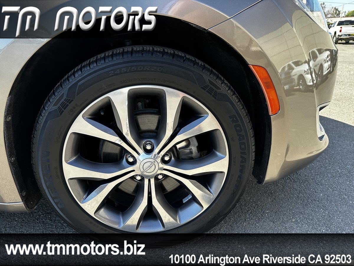 Used 2017 Chrysler Pacifica Limited w/ UConnect Theater Package FWD image 10
