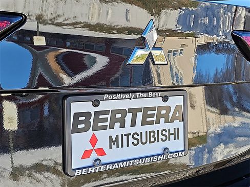 Used 2024 Mitsubishi Outlander SE image 32