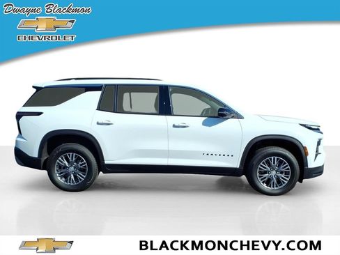 Used 2026 Chevrolet Traverse LT w/ Driver Confidence Package FWD image 2