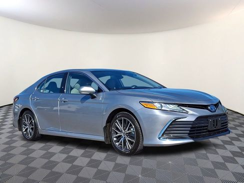 Used 2024 Toyota Camry XLE w/ Cold Weather Package FWD image 1