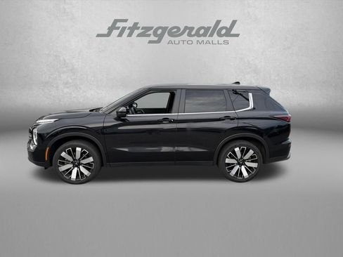 Used 2025 Mitsubishi Outlander SE AWD/4WD image 3