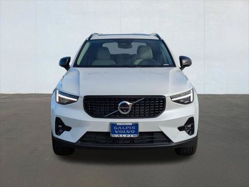 New 2026 Volvo XC40 B5 Ultra w/ Climate Package AWD/4WD image 4