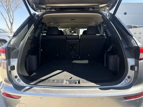 Used 2024 Mitsubishi Outlander SE image 16