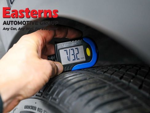 Used 2022 Volkswagen Tiguan SE image 26