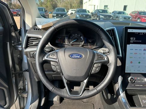 Used 2024 Ford Edge Titanium image 18