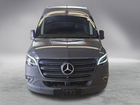 Used 2024 Mercedes-Benz Sprinter 2500 image 2