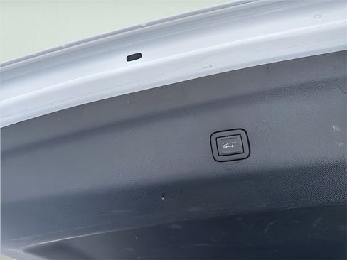 Used 2024 Chevrolet Tahoe Z71 w/ Luxury Package image 20