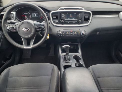 Used 2018 Kia Sorento LX image 25